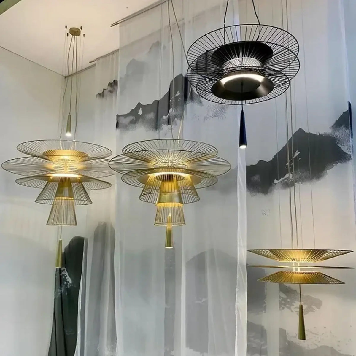 Suspension filaire à étages en métal, noire ou dorée