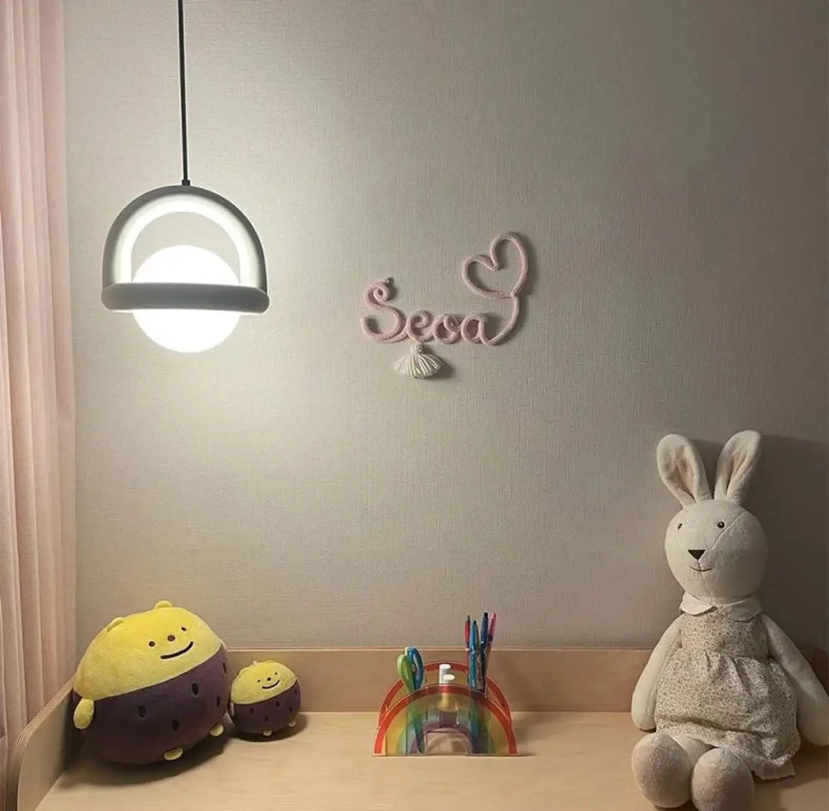 Suspension globe LED à anneau coloré, six coloris