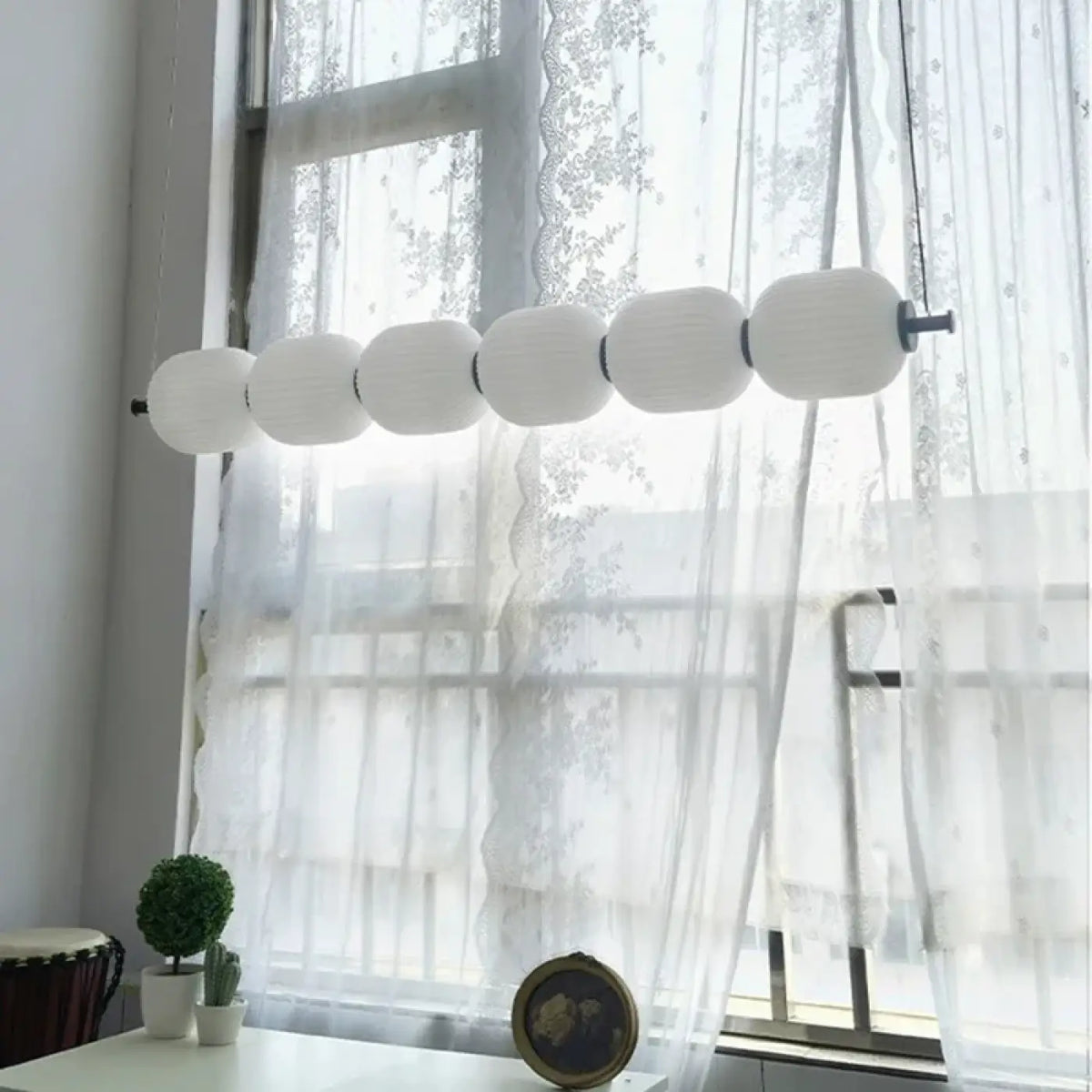Suspension à globes en plastique opalin, style minimaliste