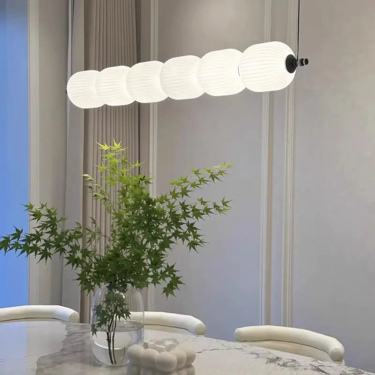 Suspension à globes en plastique opalin, style minimaliste
