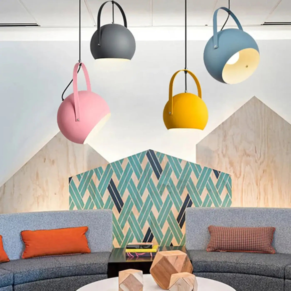 Suspension industrielle en métal coloré, quatre coloris, S ou M