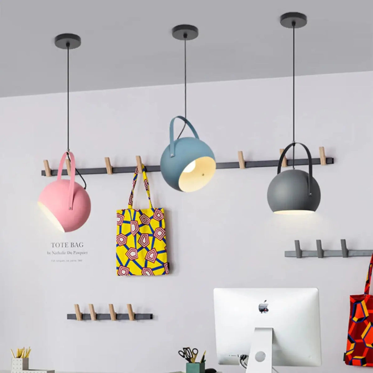 Suspension industrielle en métal coloré, quatre coloris, S ou M
