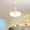 Suspension trois globes blancs, style ludique pour chambre d'enfant