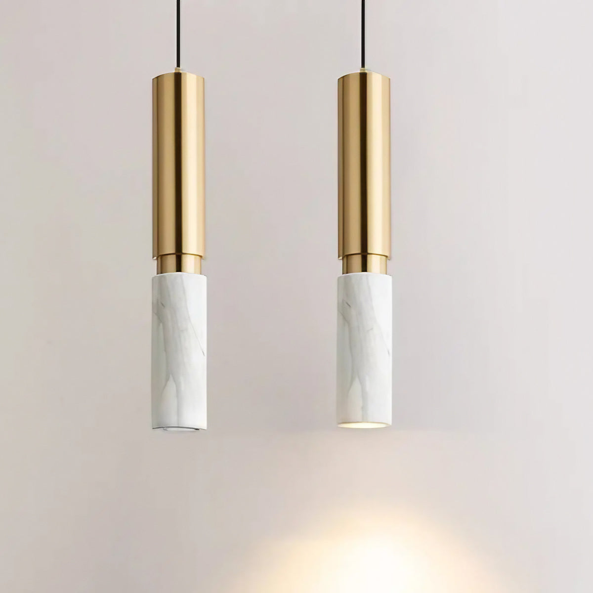 Suspension tube doré et finition marbre, trois coloris