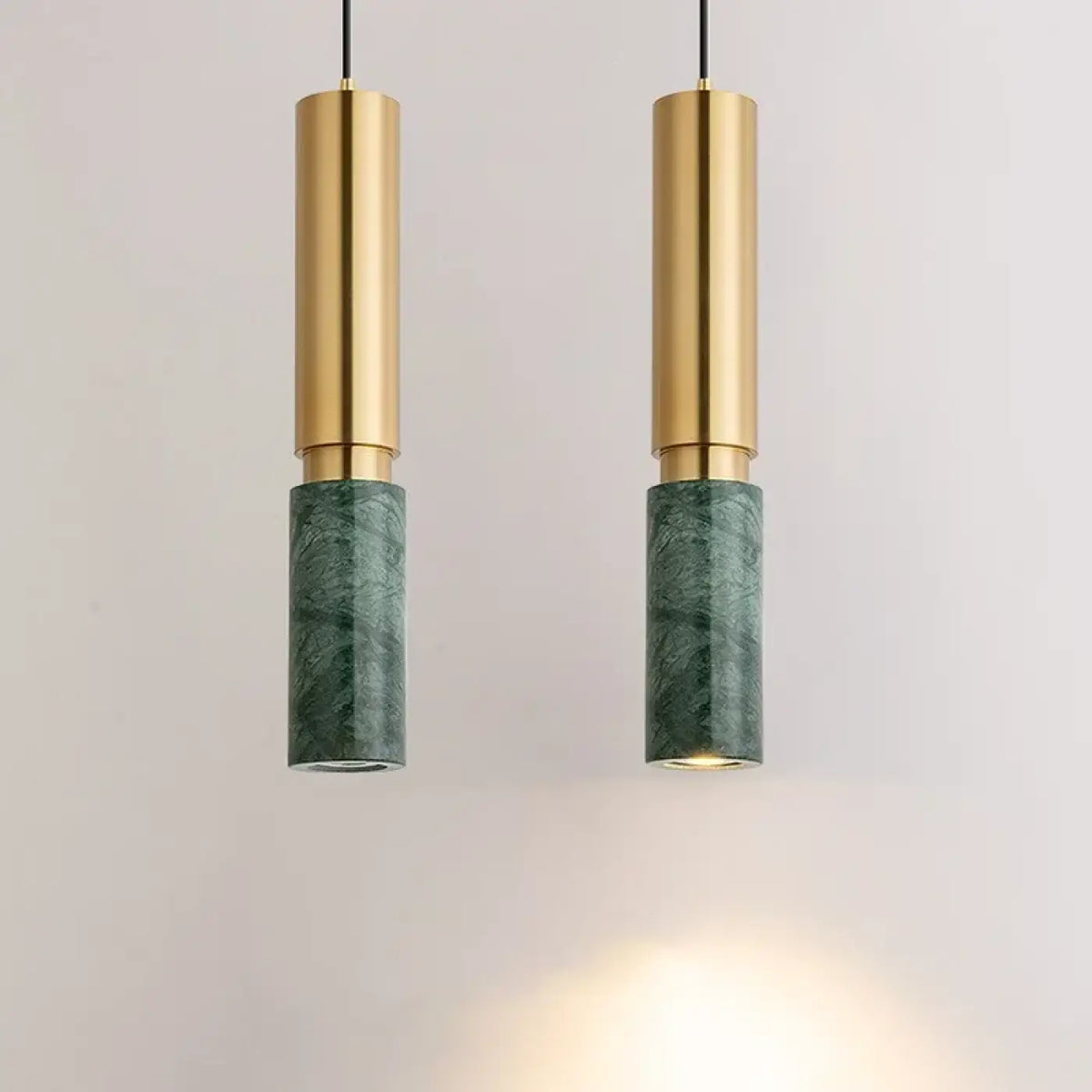 Suspension tube doré et finition marbre, trois coloris