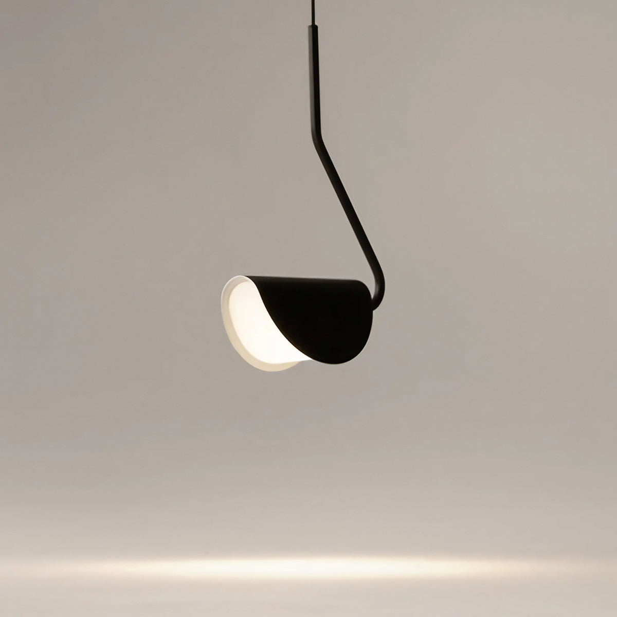 Suspension feuille pliée en acier noir mat, culot G9