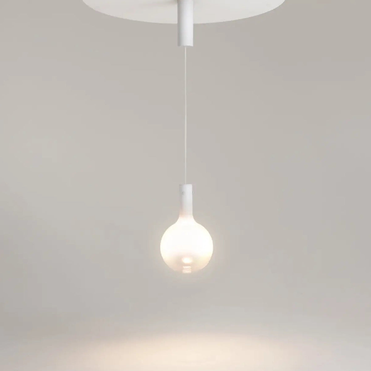 Suspension LED globe en verre, monture blanche ou noire, 2 tailles, blanc