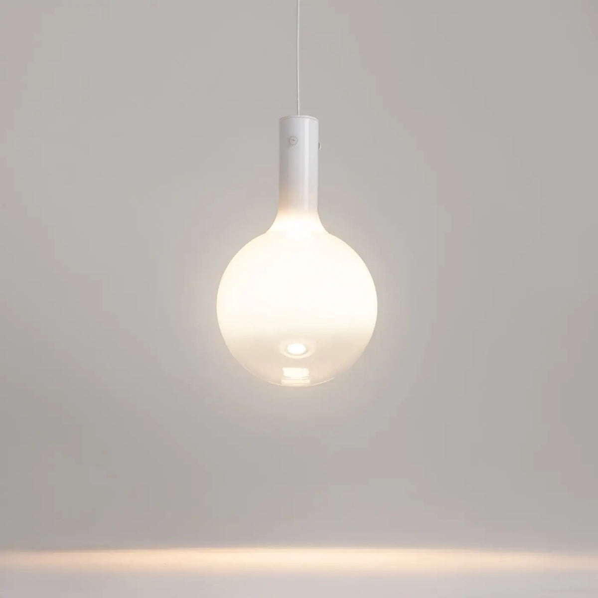 Suspension LED globe en verre, monture blanche ou noire, 2 tailles
