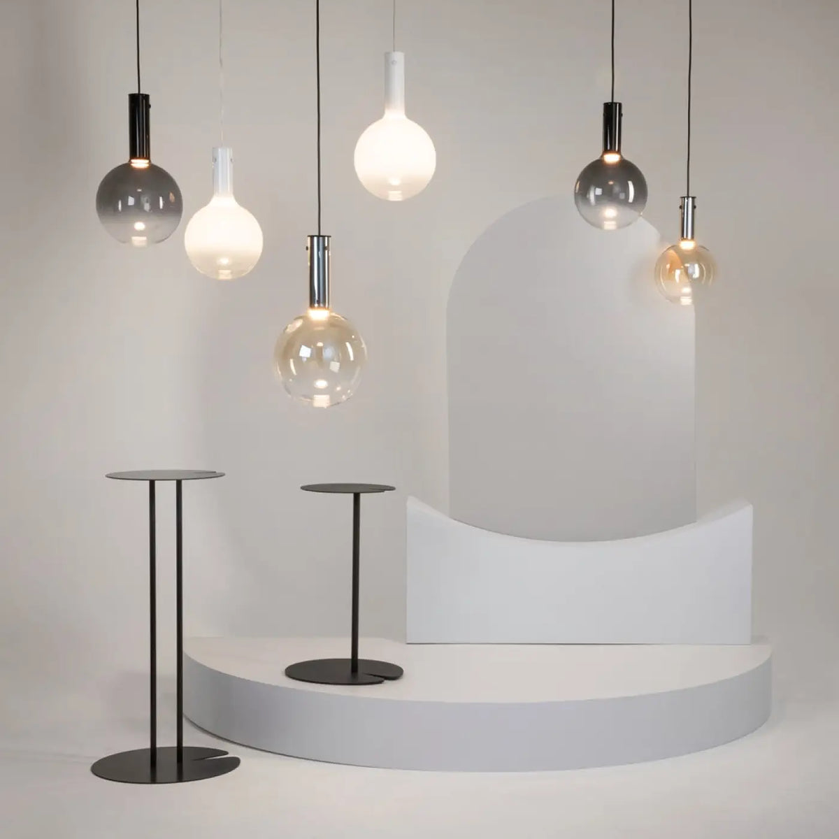 Suspension LED globe en verre, monture blanche ou noire, 2 tailles
