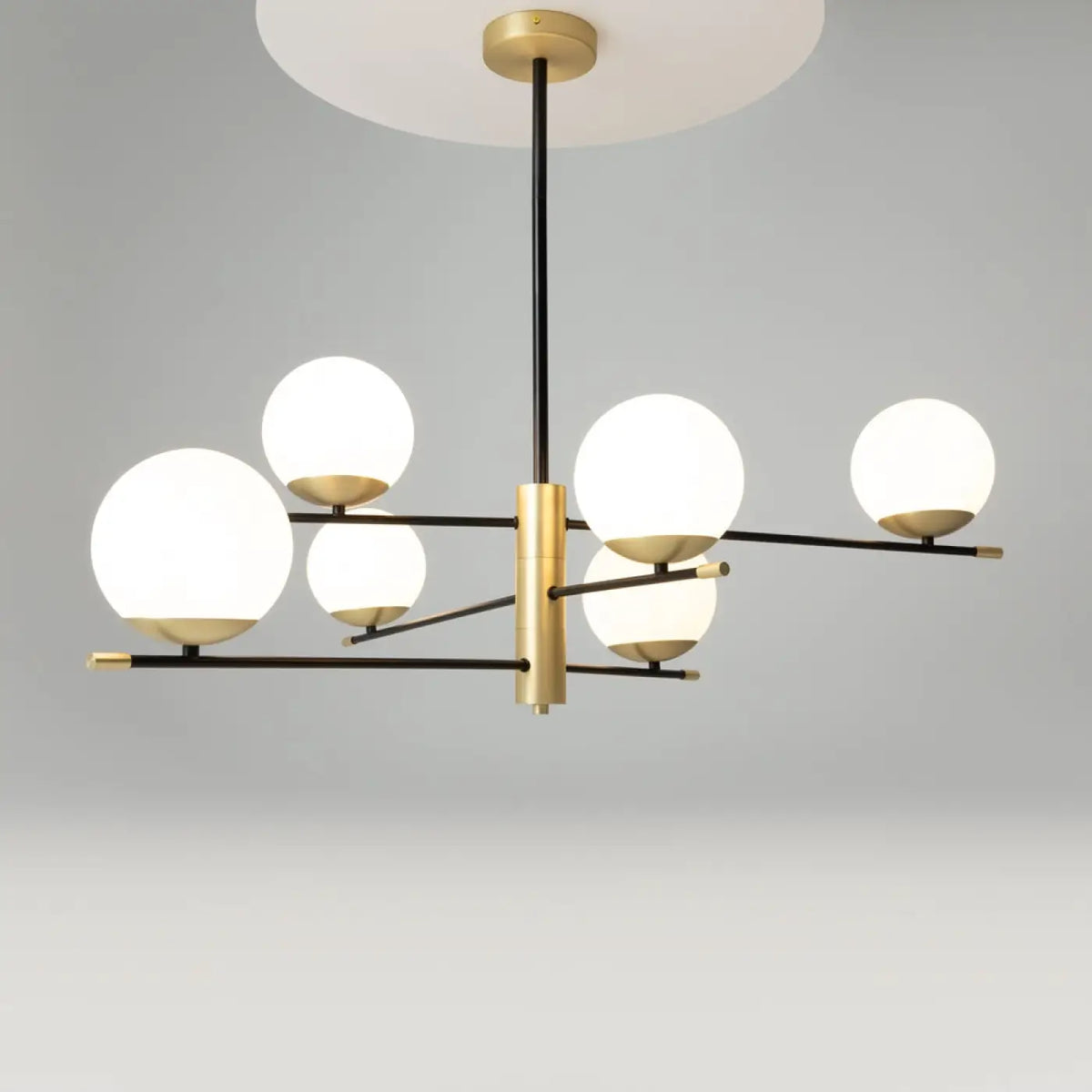 Suspension six globes opalins, acier noir et doré, 100 cm