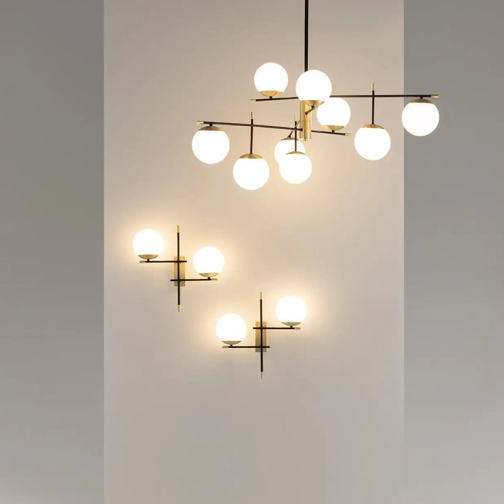 Grand lustre à neuf globes opalins, 131,5 cm, acier noir et doré