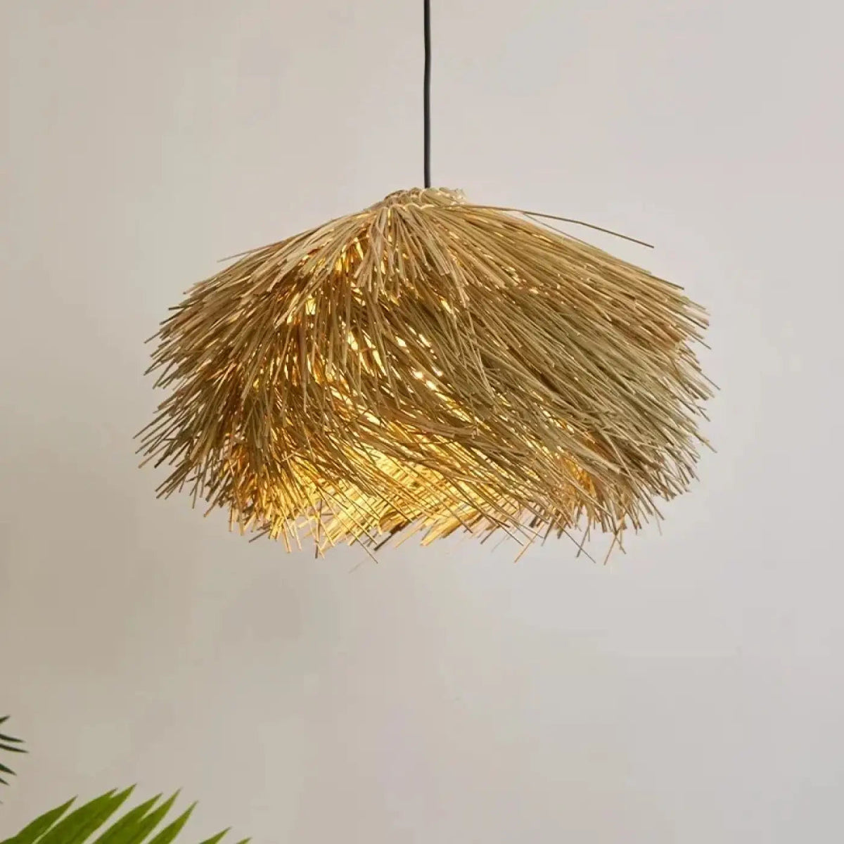 Suspension en paille naturelle aux formes organiques, tailles S à XL