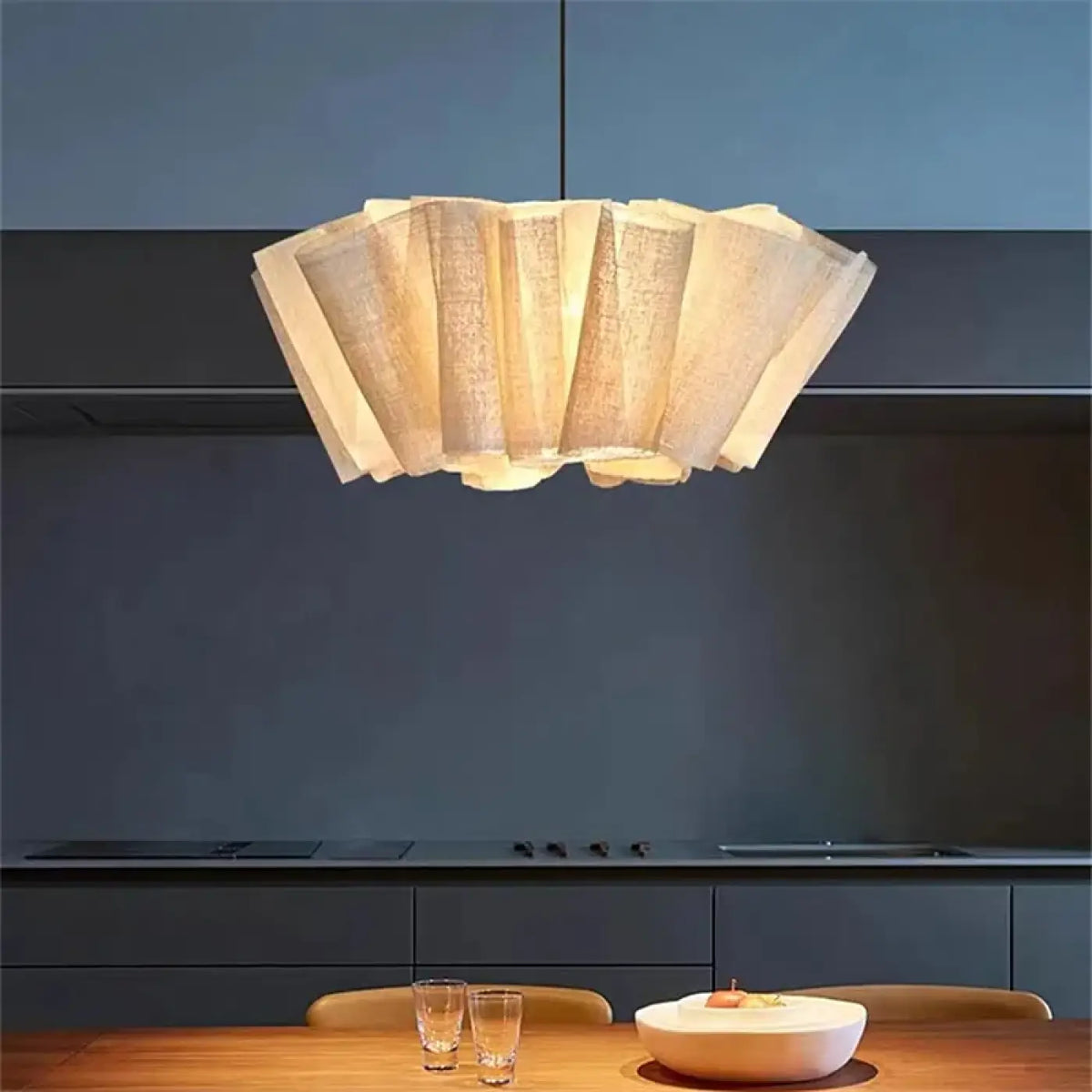 Suspension plissée en tissu beige, quatre tailles de S à XL