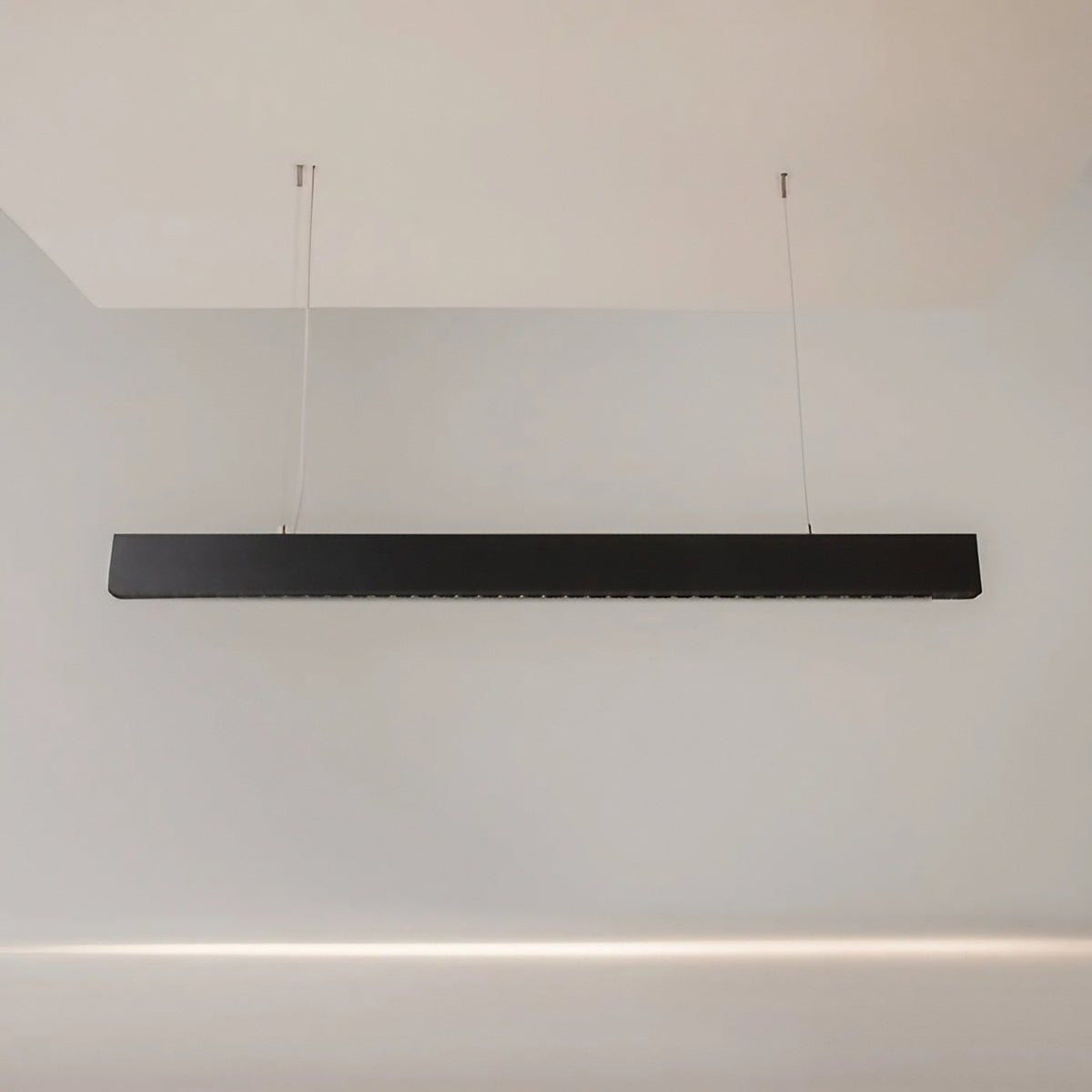Suspension LED linéaire noire à points lumineux, 106,5 cm