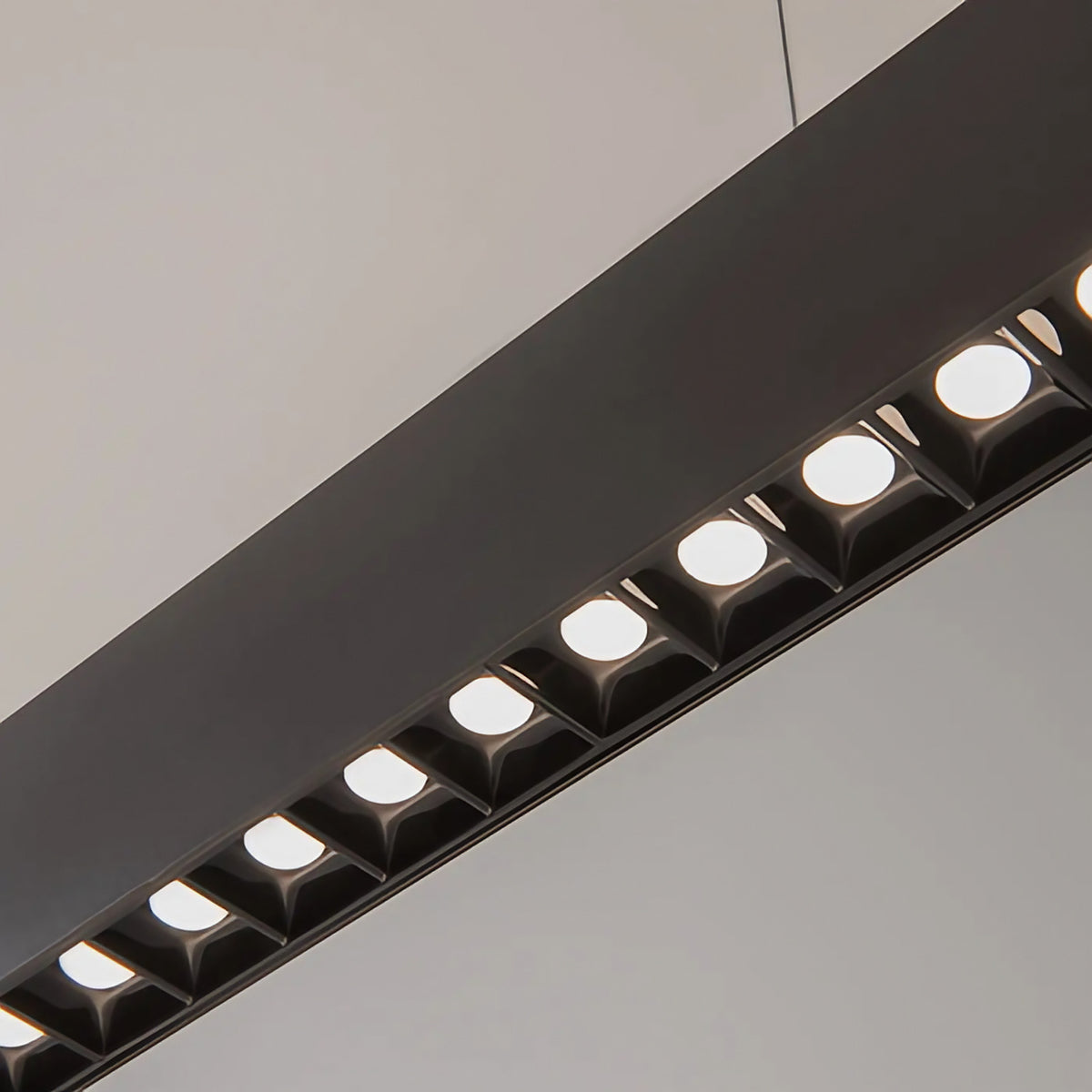 Suspension LED linéaire noire à points lumineux, 106,5 cm