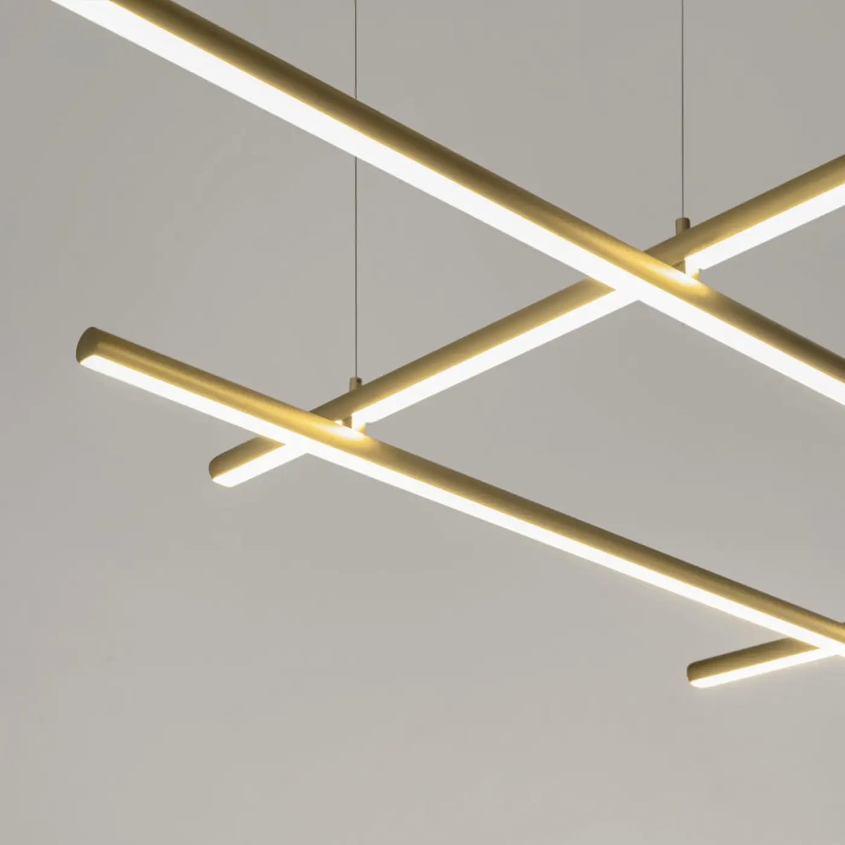 Suspension LED à branches dorées, trois longueurs au choix