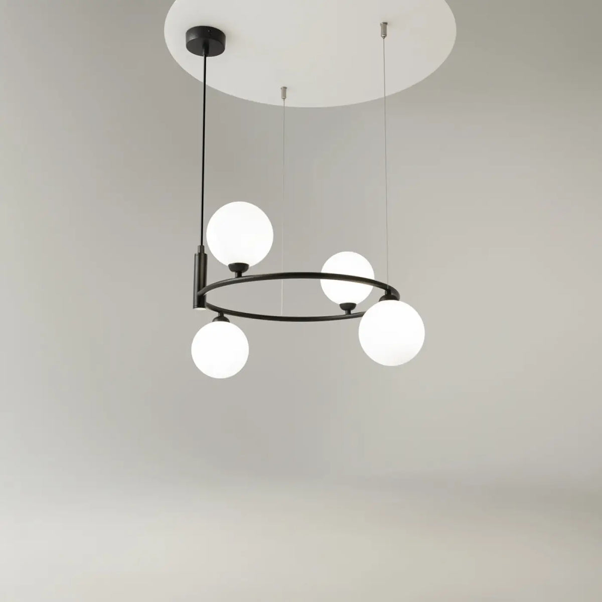 Suspension cercle à globes de verre, 4 ou 6 globes, noir