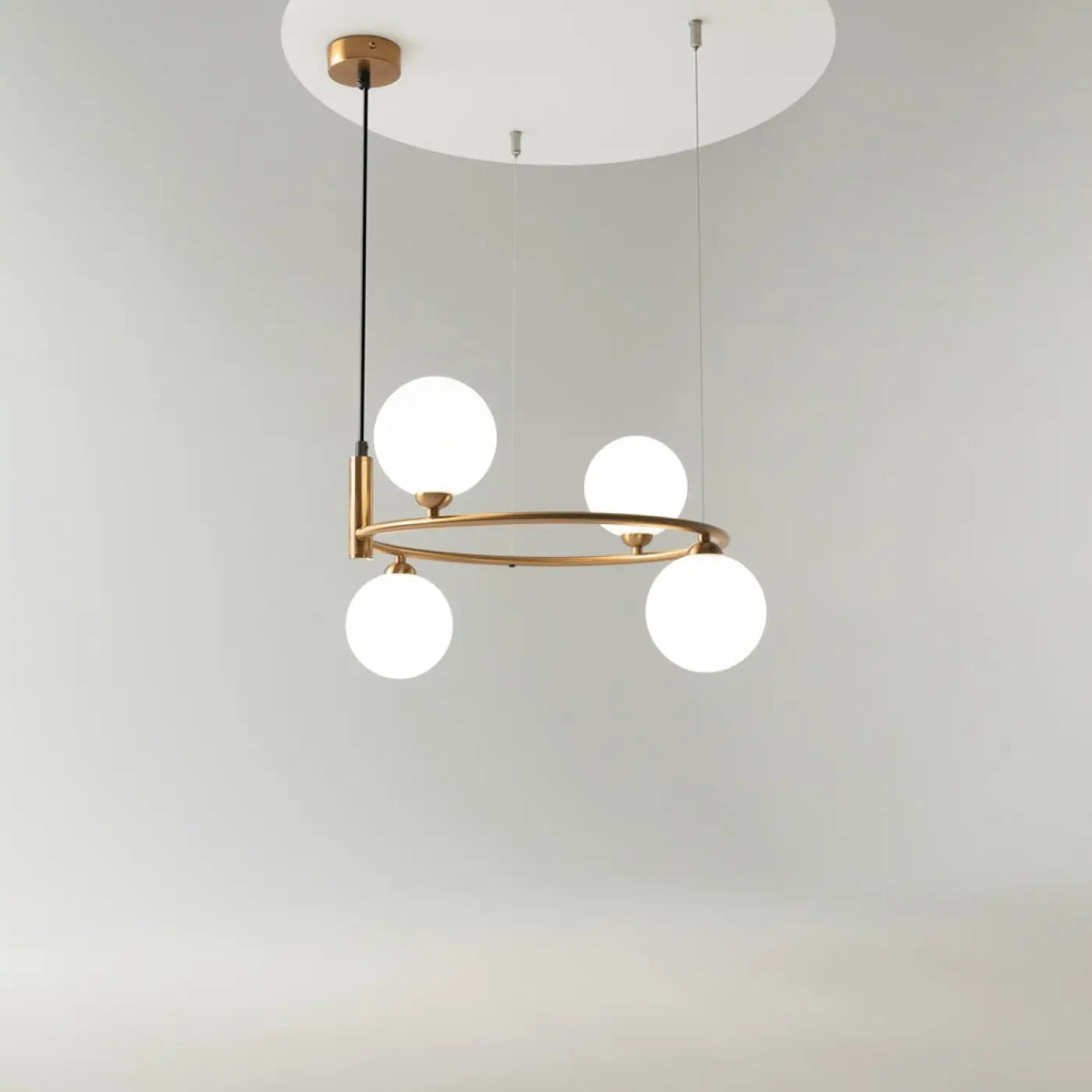 Suspension cercle à globes de verre, 4 ou 6 globes, doré