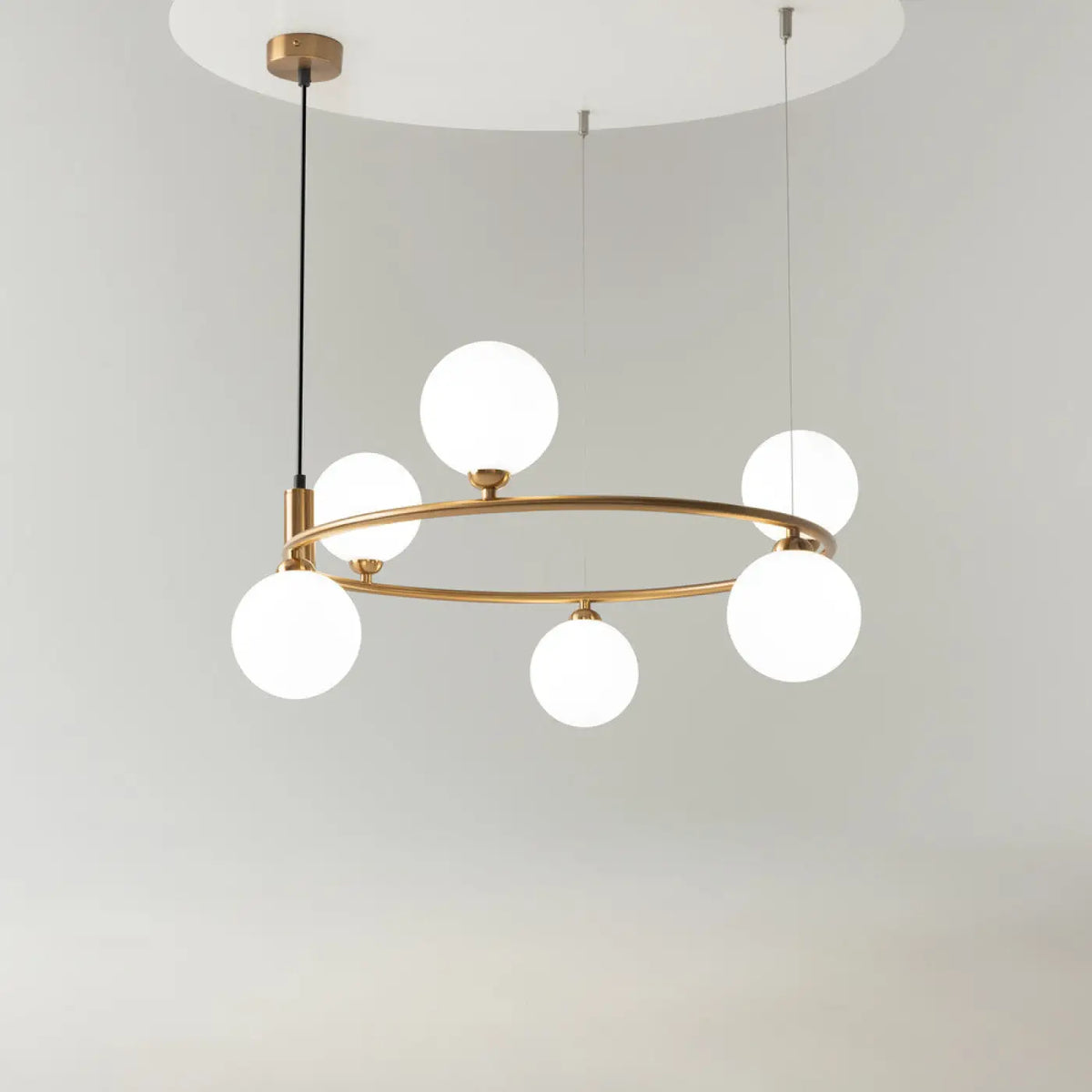 Suspension cercle à globes de verre, 4 ou 6 globes, doré
