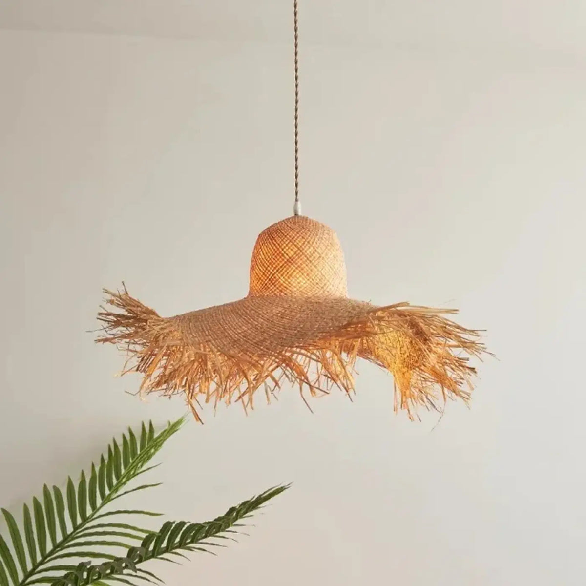 Suspension en rotin forme chapeau, style bohème
