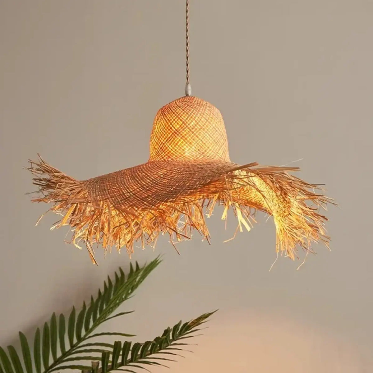 Suspension en rotin forme chapeau, style bohème