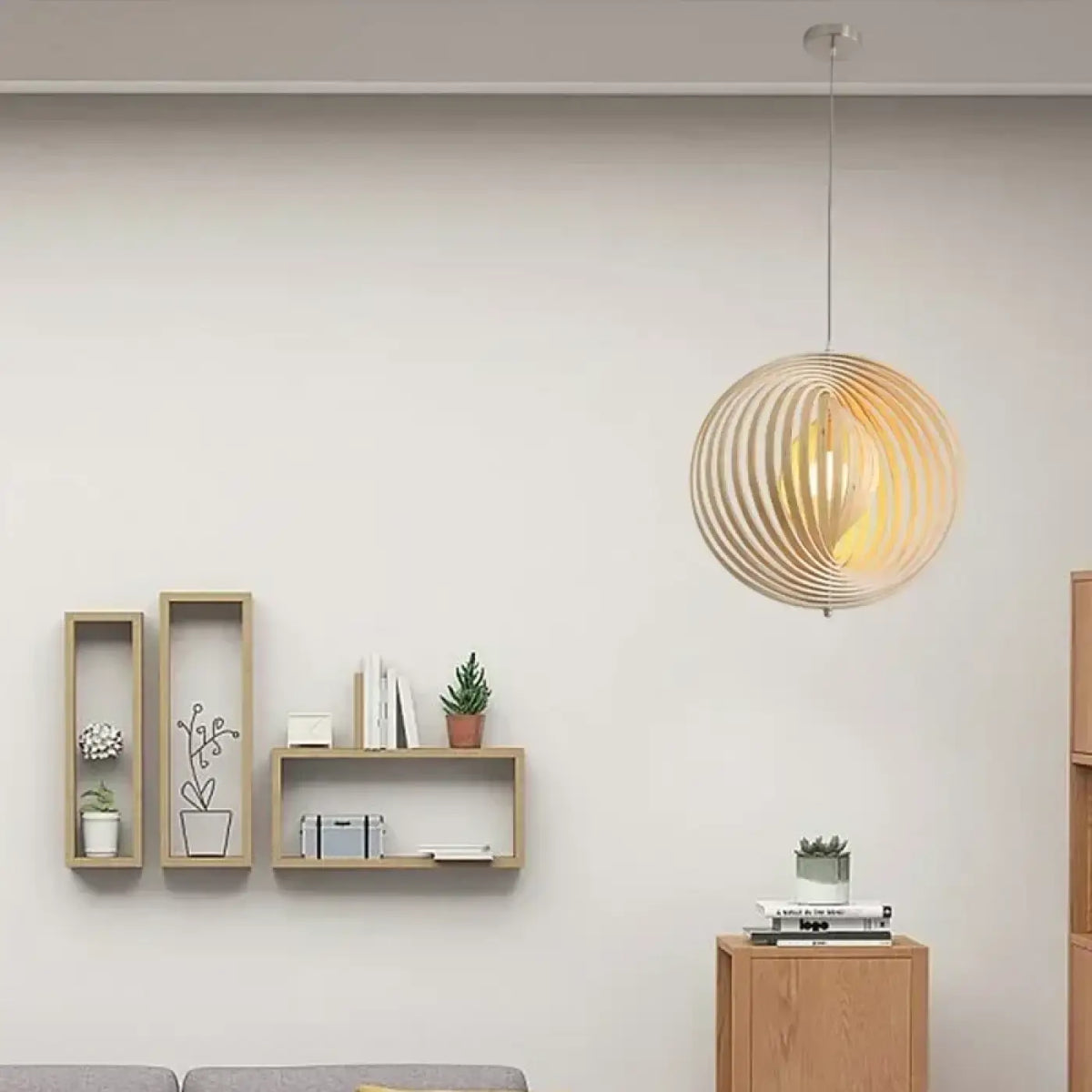 Suspension sphérique ajourée en bois, esprit scandinave
