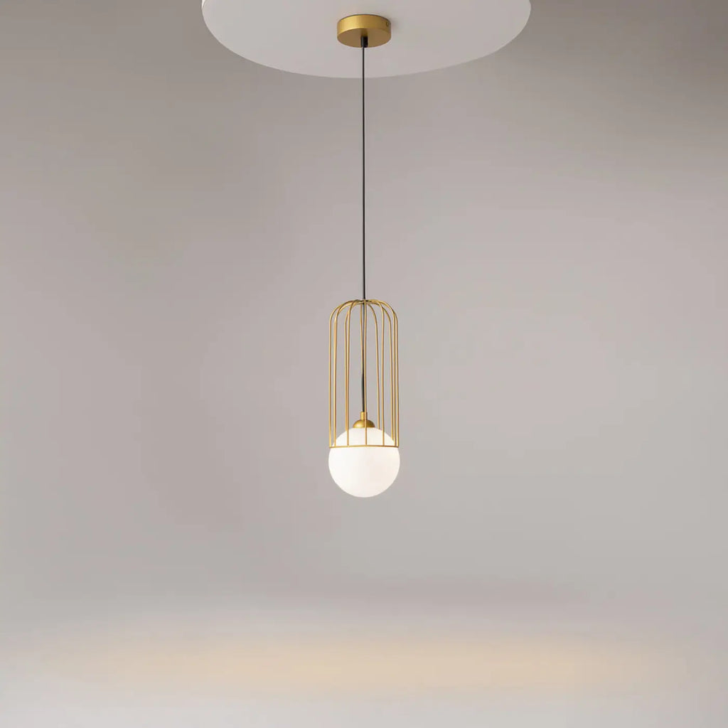 Suspension globe blanc dans une cage dorée, trois tailles
