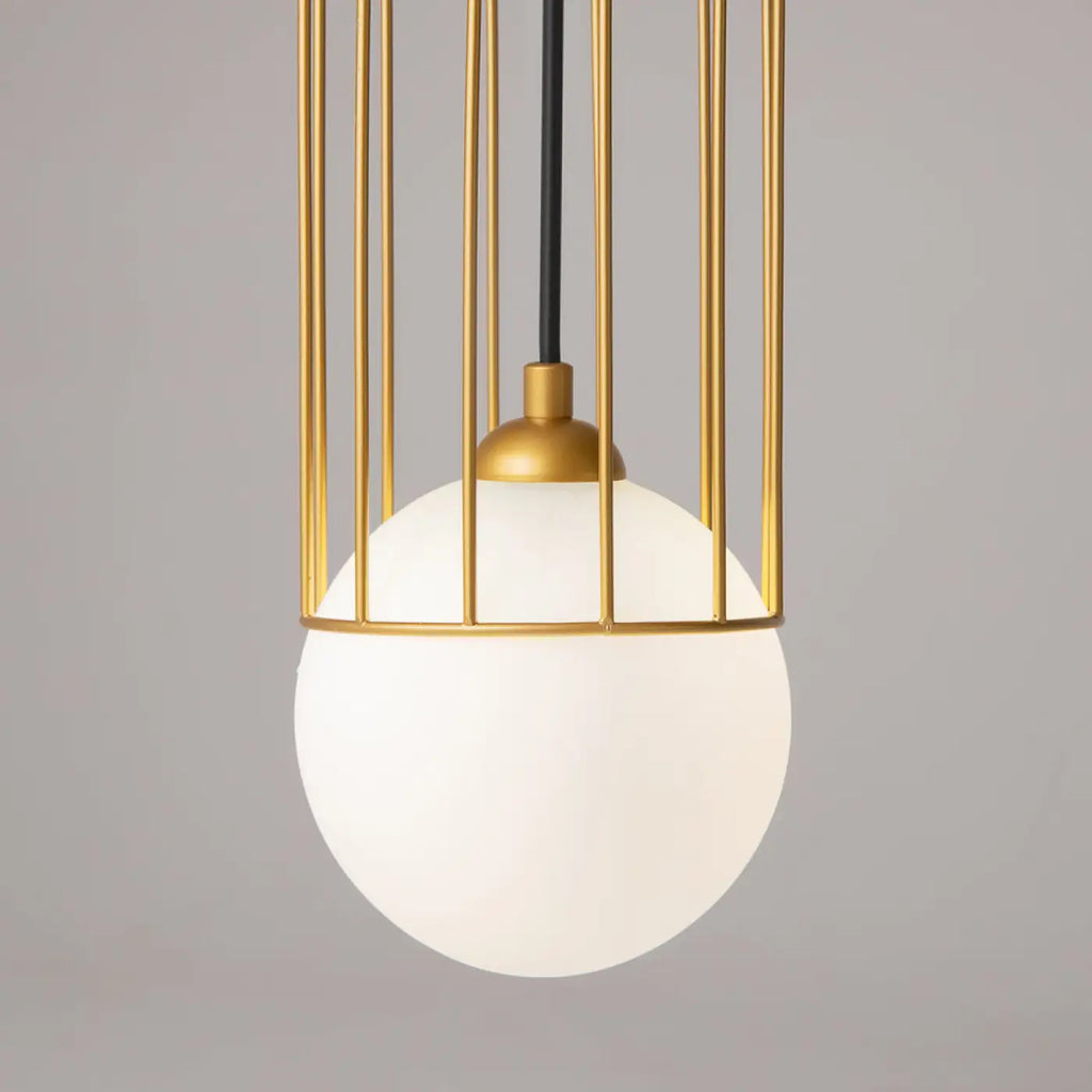 Suspension globe blanc dans une cage dorée, trois tailles