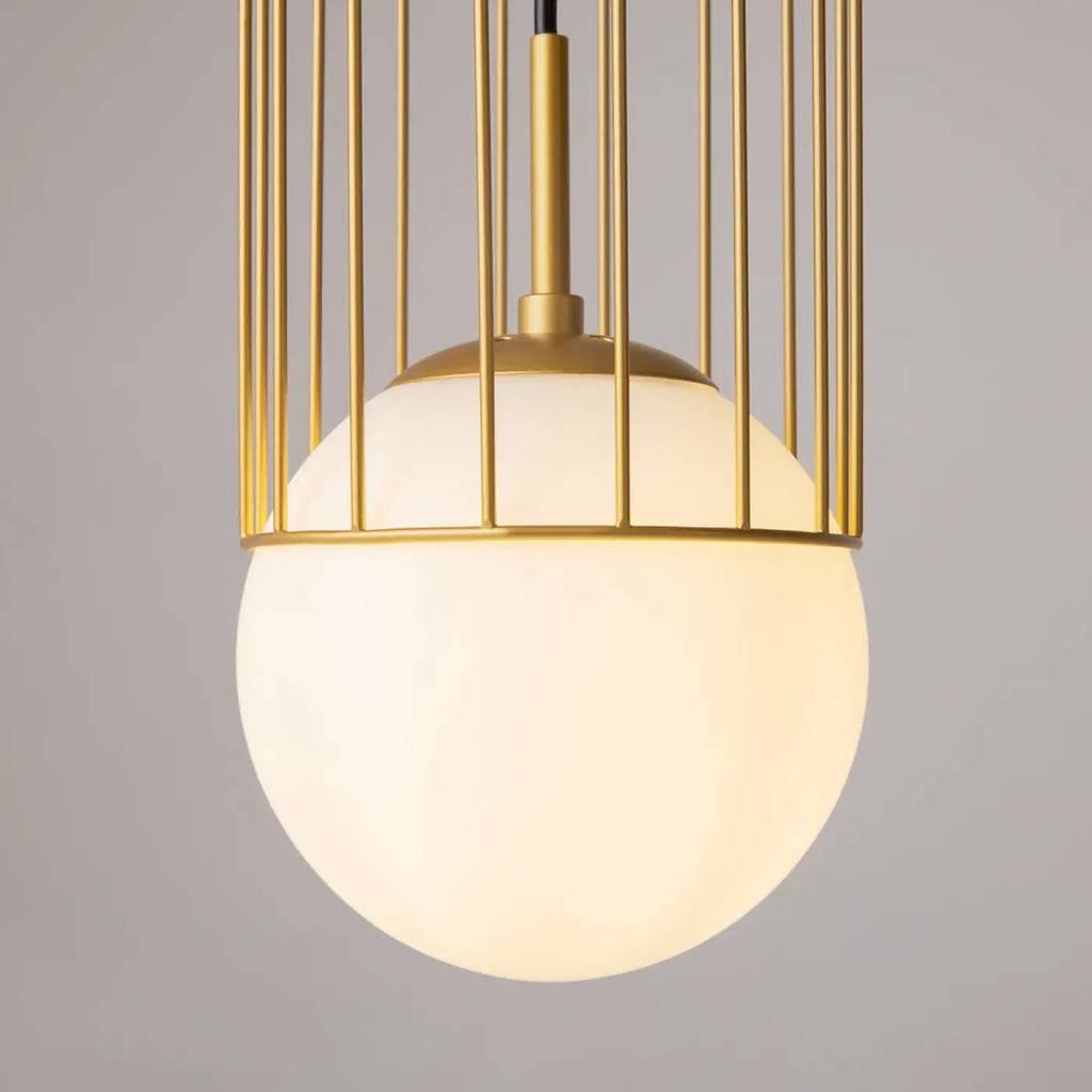 Suspension globe blanc dans une cage dorée, trois tailles
