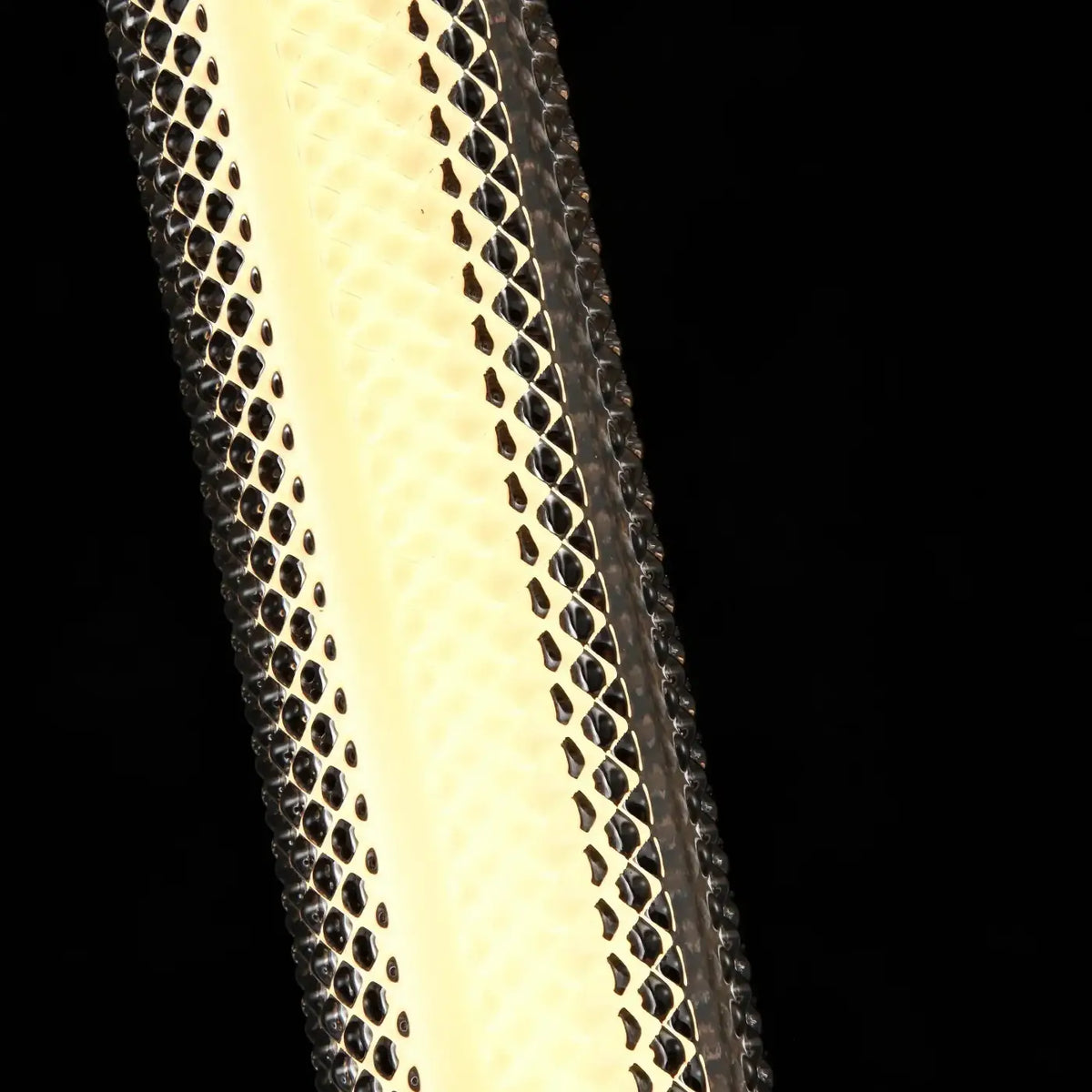 Suspension LED verticale à finition dorée, cinq teintes