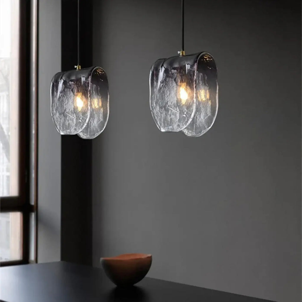Suspension en verre soufflé aux formes organiques, deux modèles