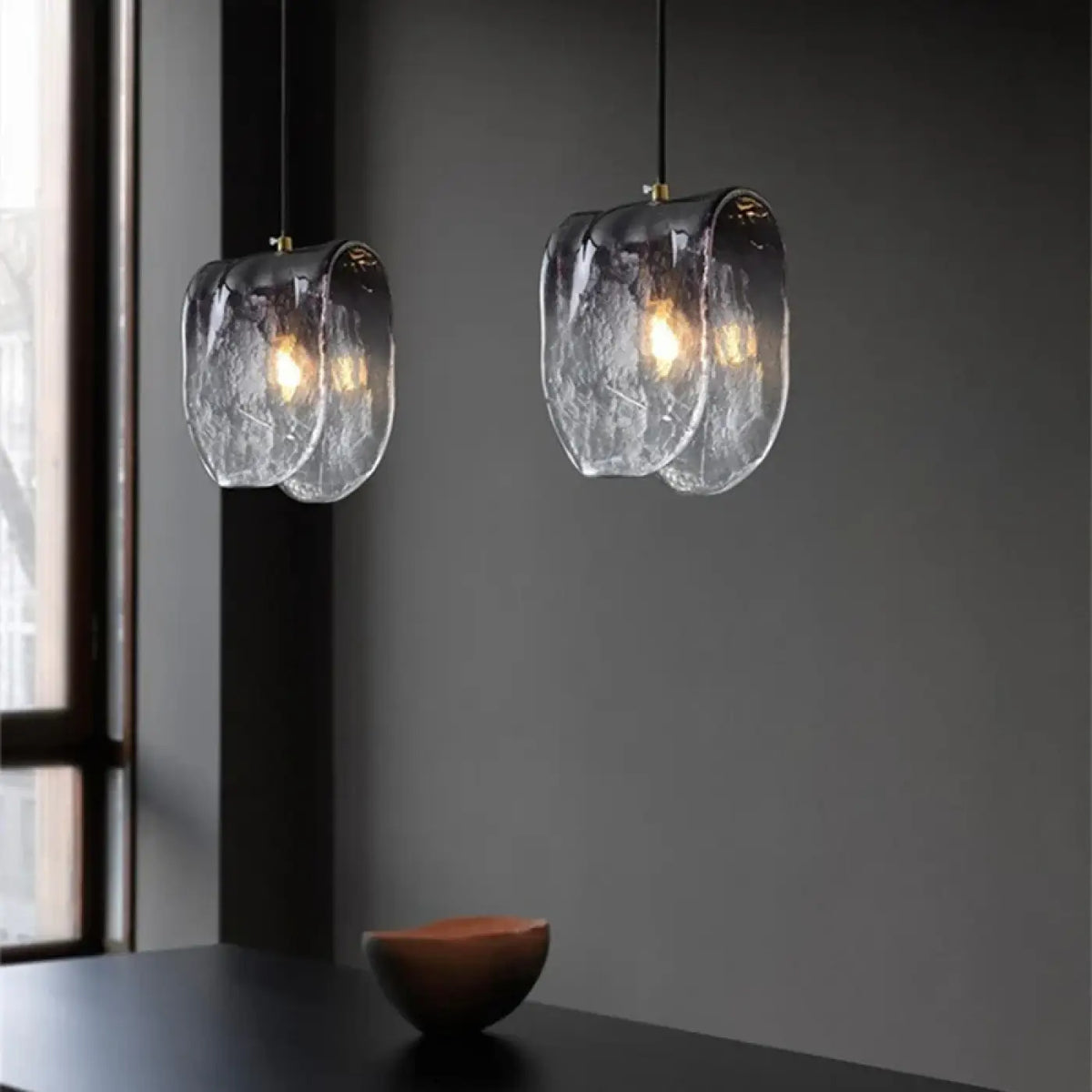 Suspension en verre soufflé aux formes organiques, deux modèles