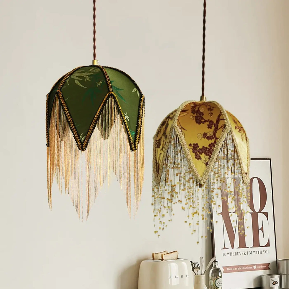 Suspension vintage en tissu à franges et bois, vert ou jaune