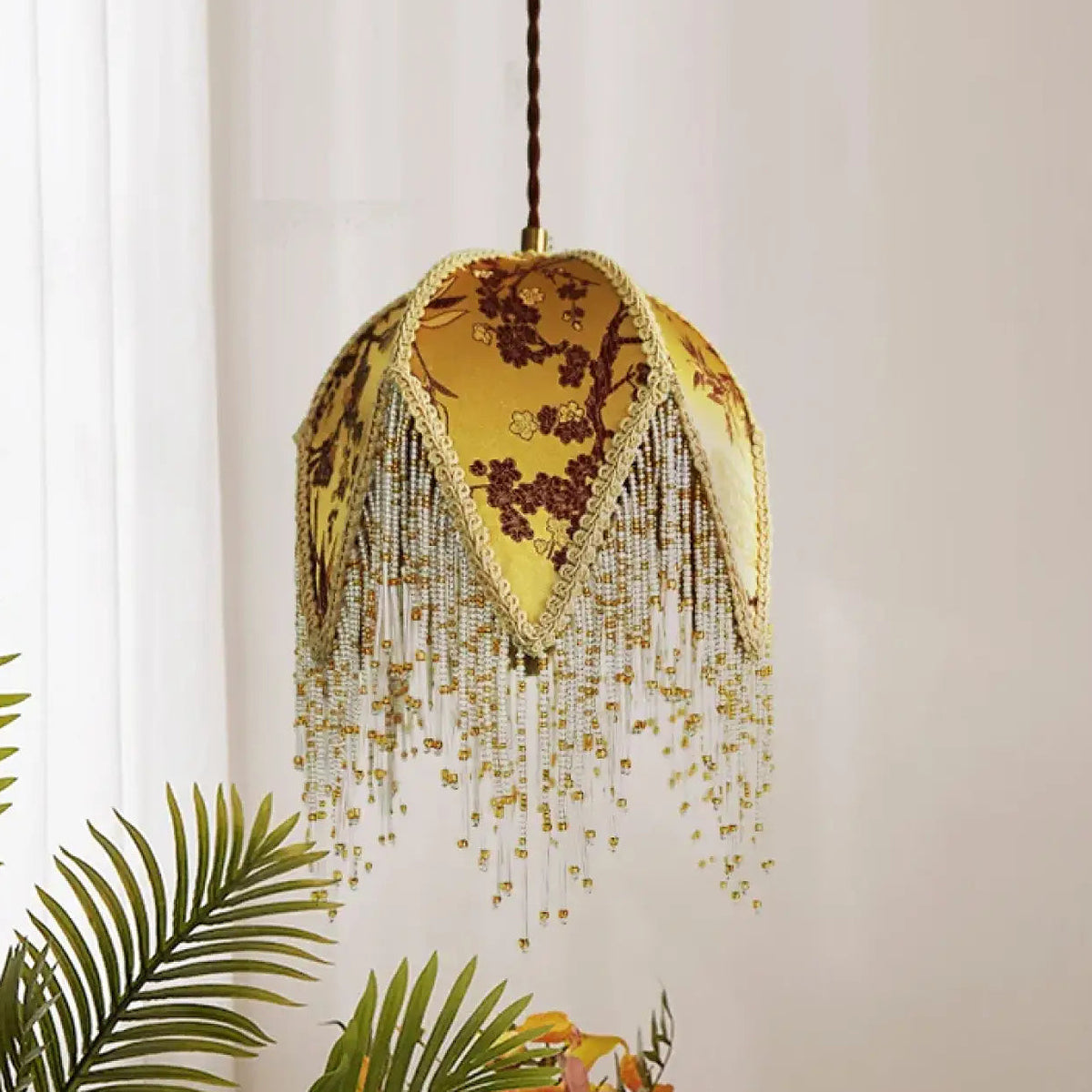 Suspension vintage en tissu à franges et bois, vert ou jaune, jaune