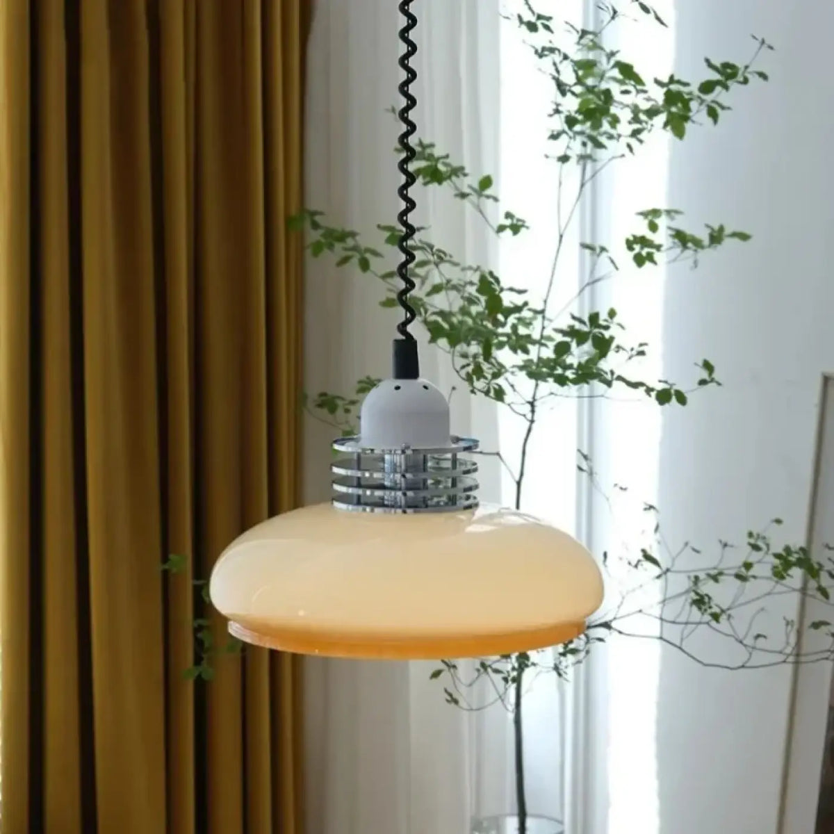 Suspension vintage en verre opalin crème, allure rétro