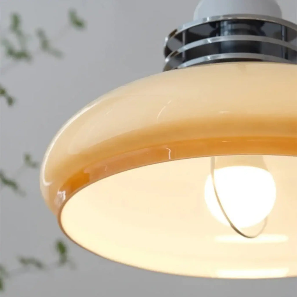 Suspension vintage en verre opalin crème, allure rétro
