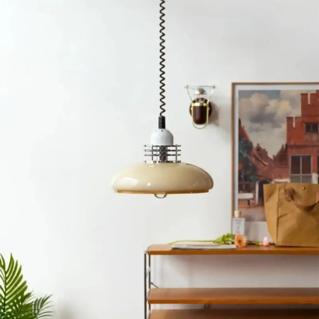 Suspension vintage en verre opalin crème, allure rétro