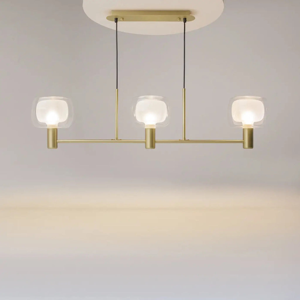 Suspension linéaire à globes de verre sur ligne dorée, 104 cm