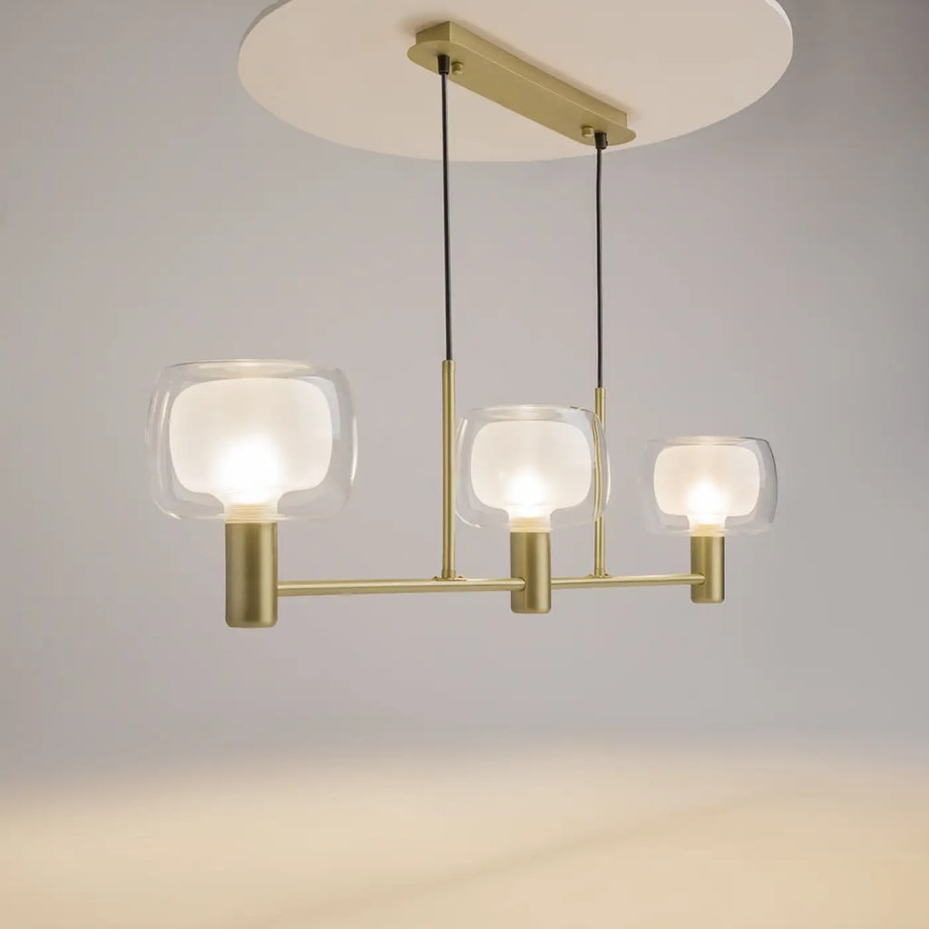 Suspension linéaire à globes de verre sur ligne dorée, 104 cm