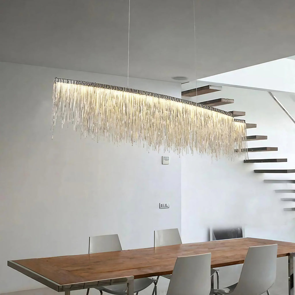 Suspension design à franges en aluminium, argentée ou rose
