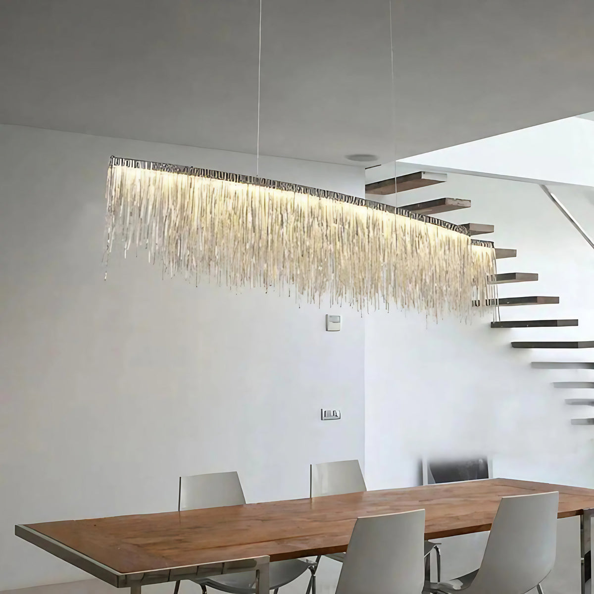 Suspension design à franges en aluminium, argentée ou rose