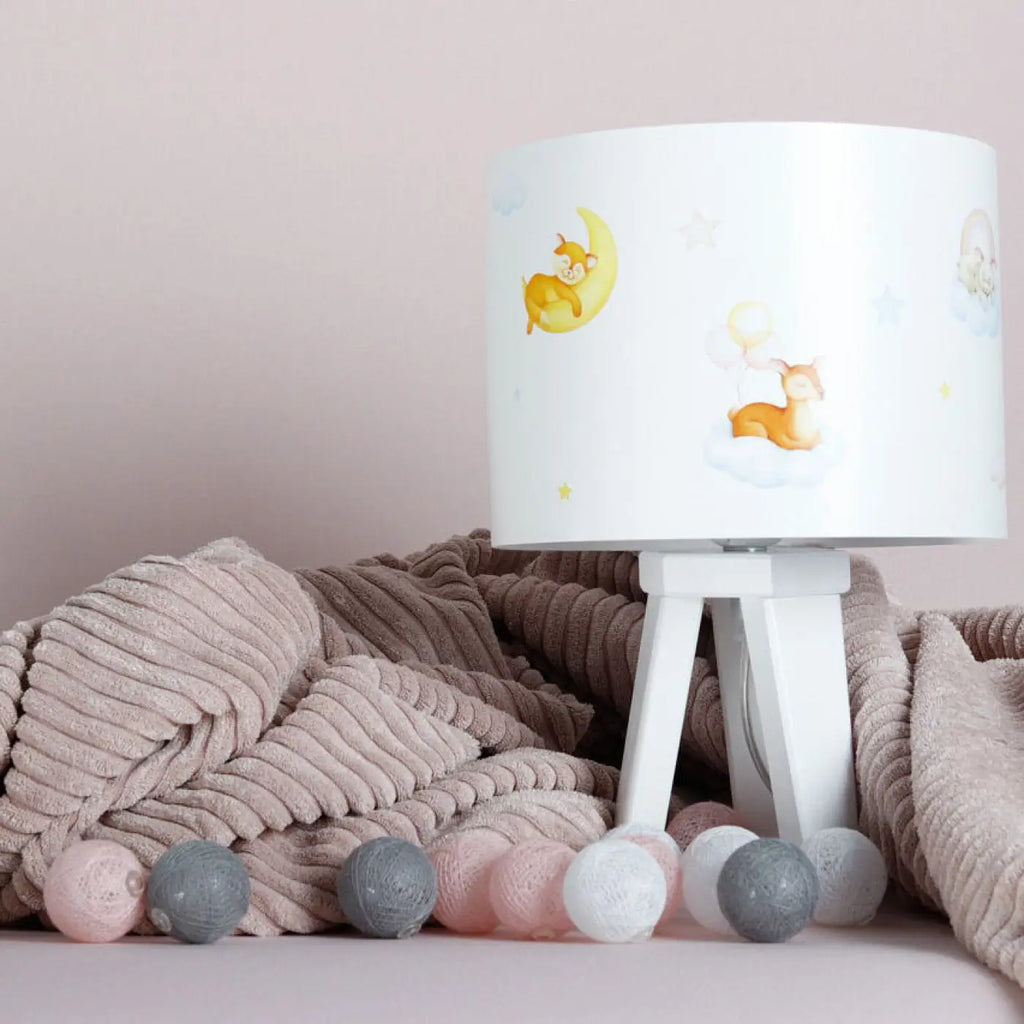 Lampe de chevet enfant faon sur un nuage, pied en bois