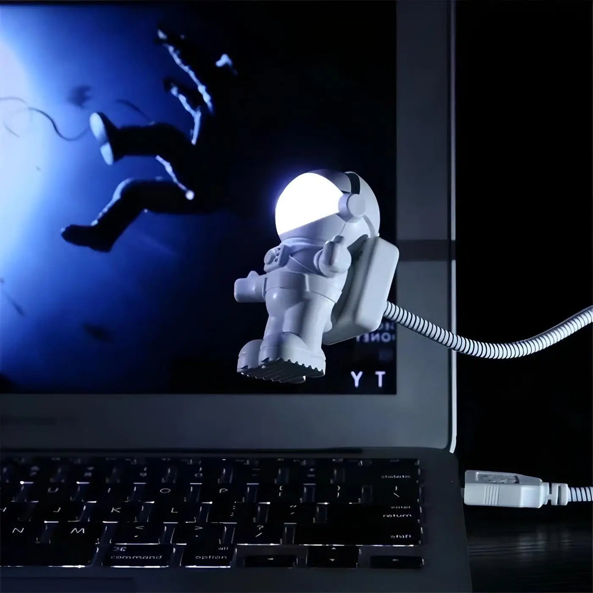 Veilleuse astronaute au design ludique, chambre ou bureau