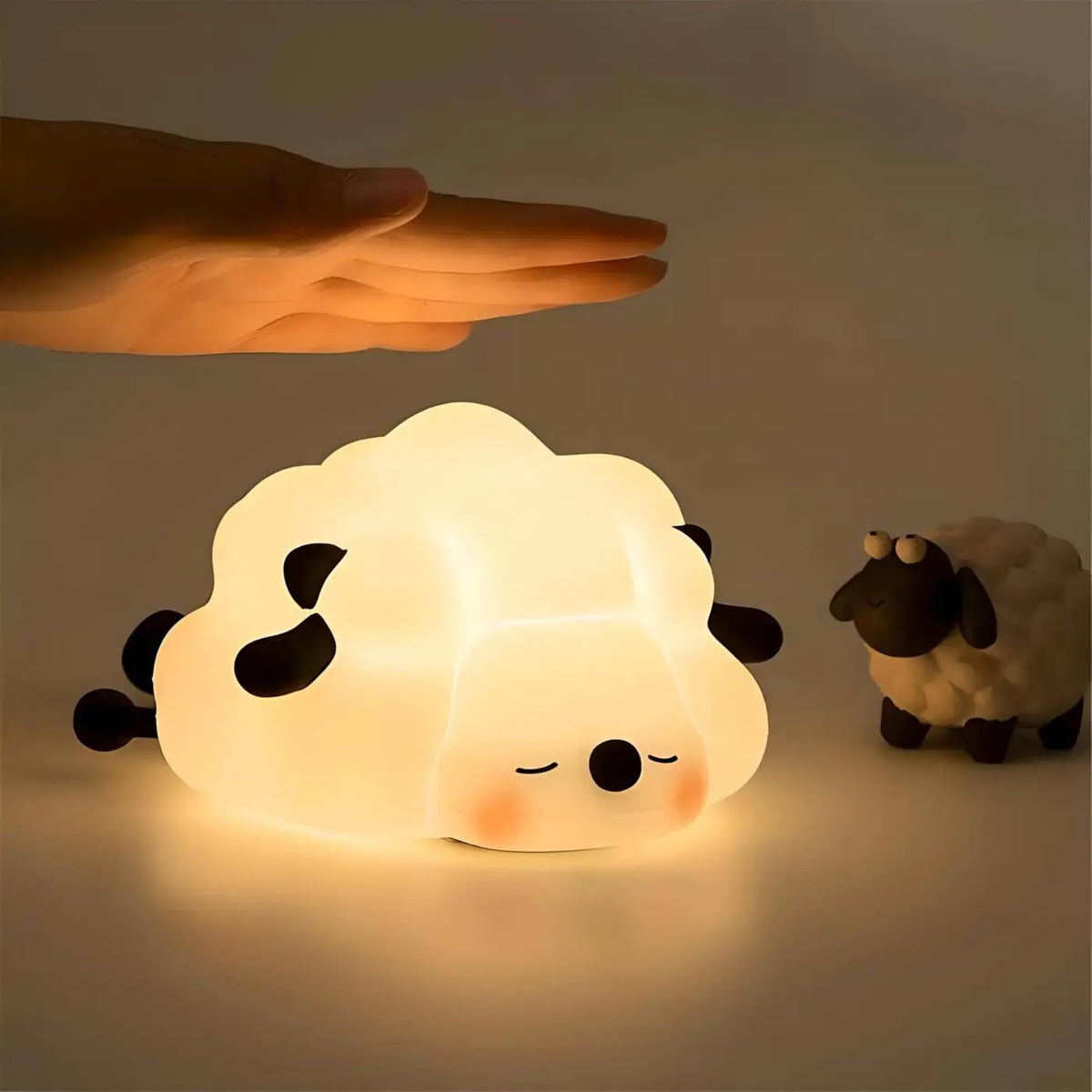 Veilleuse mouton aux formes rondes pour chambre de bébé
