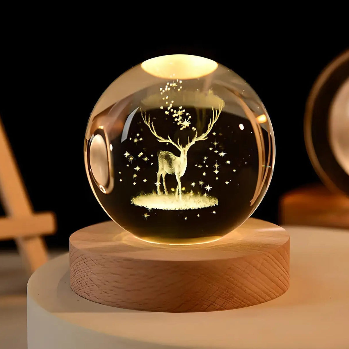 Veilleuse cerf gravé en 3D dans le cristal, socle bois, 8 cm