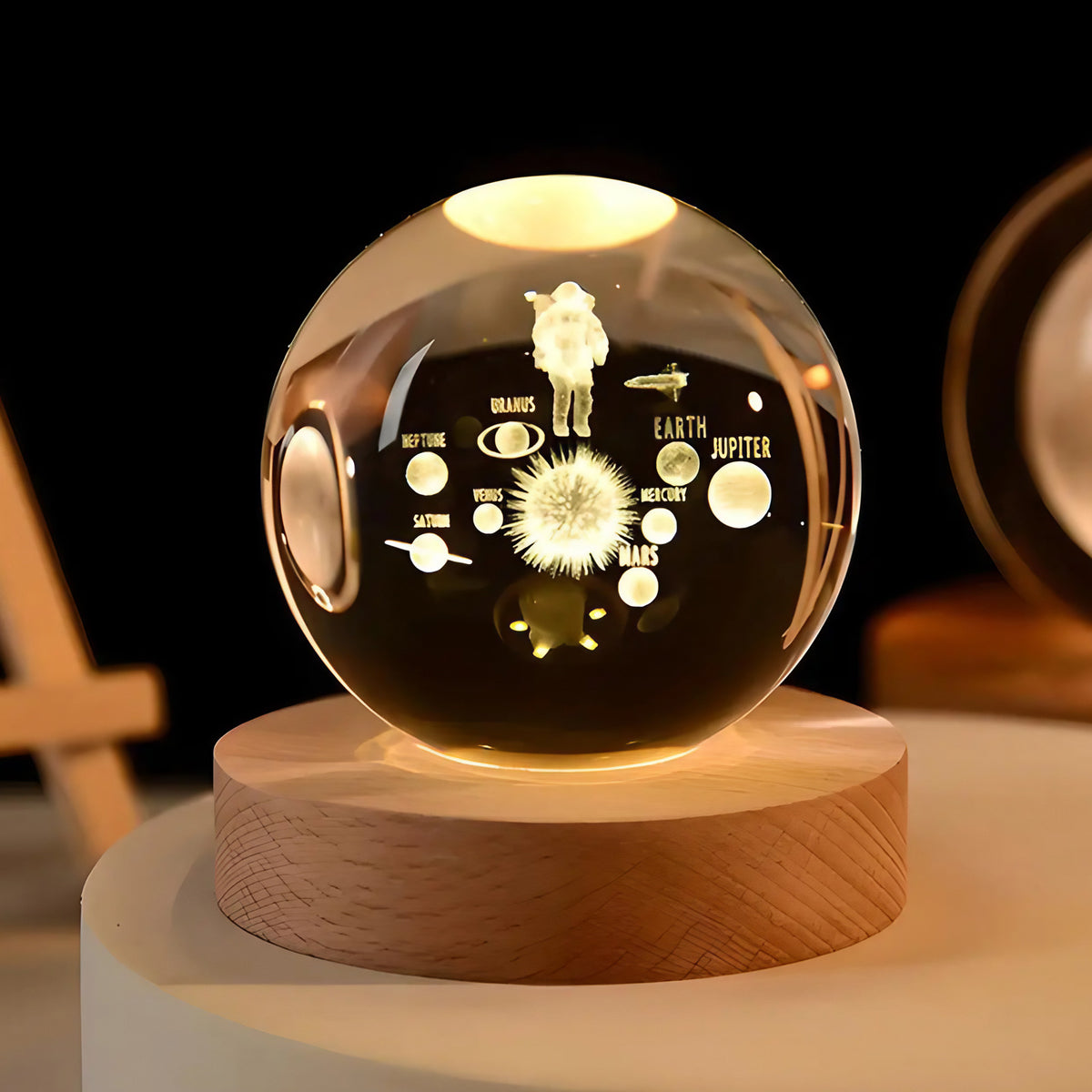 Veilleuse globe de cristal à système solaire gravé, 8 cm