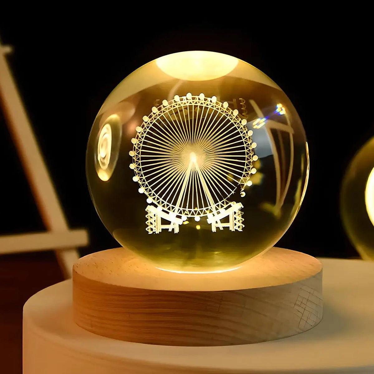 Veilleuse globe de cristal à grande roue gravée, 8 cm
