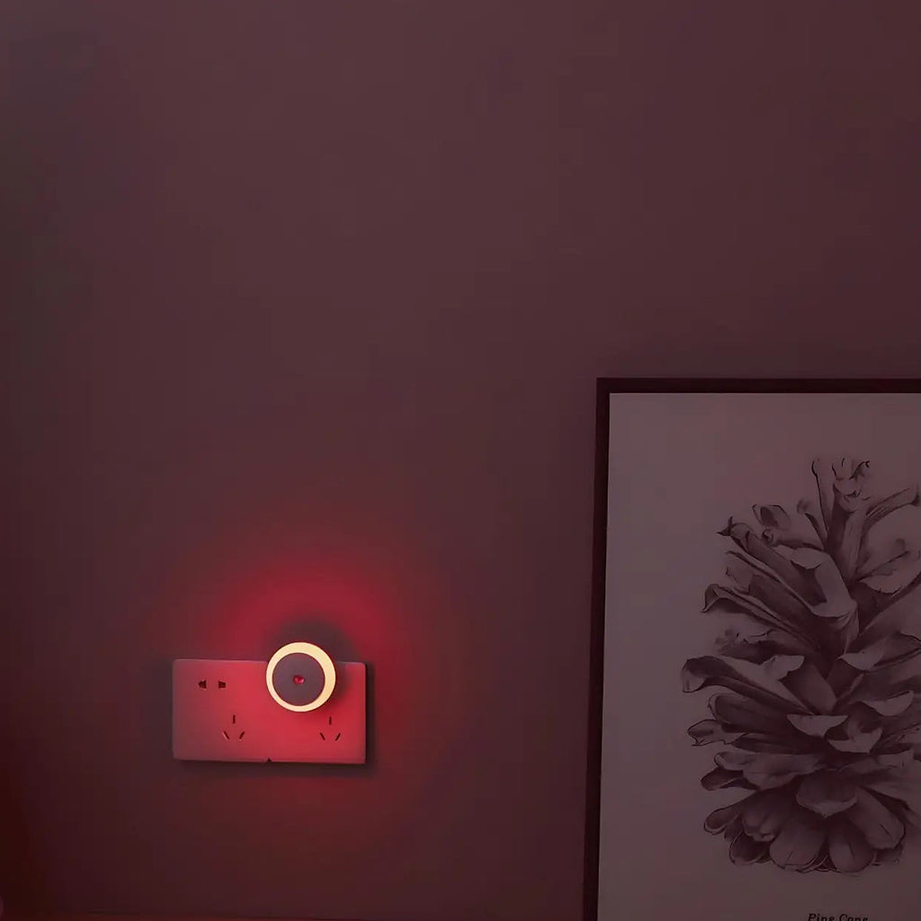 Veilleuse ronde sur prise, lumière rouge tamisée