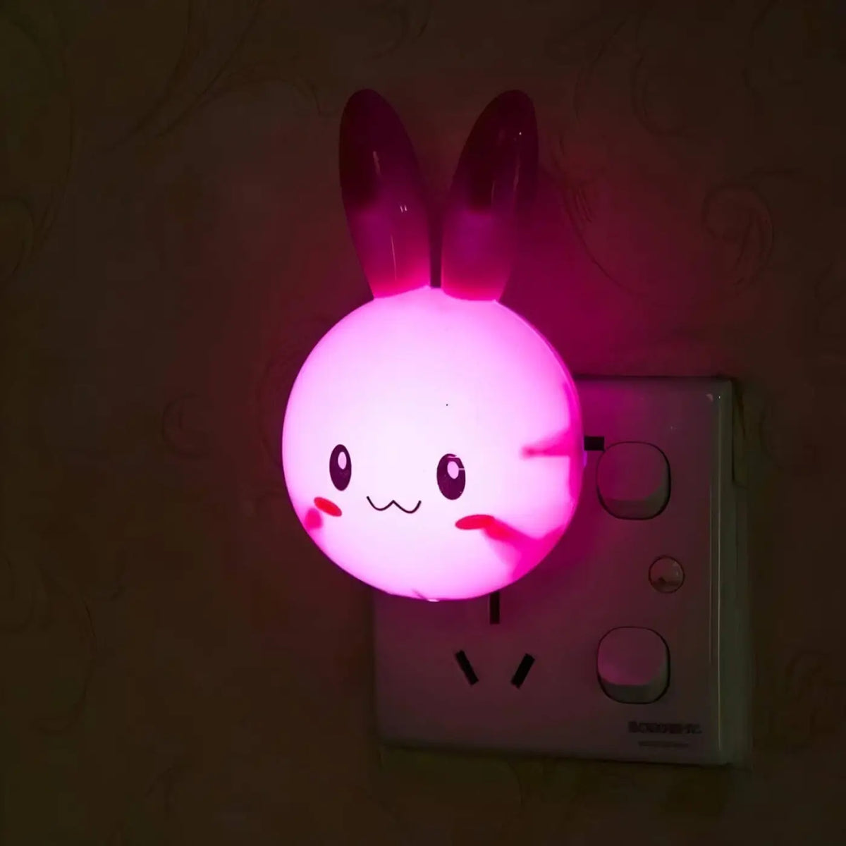 Veilleuse petit lapin, coloris blanc, bleu ou rose, rose
