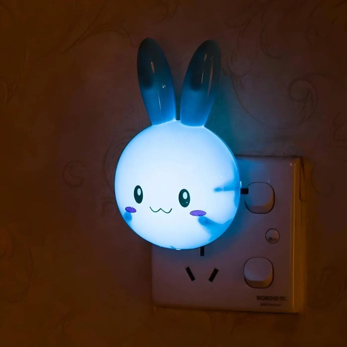 Veilleuse petit lapin, coloris blanc, bleu ou rose, bleu